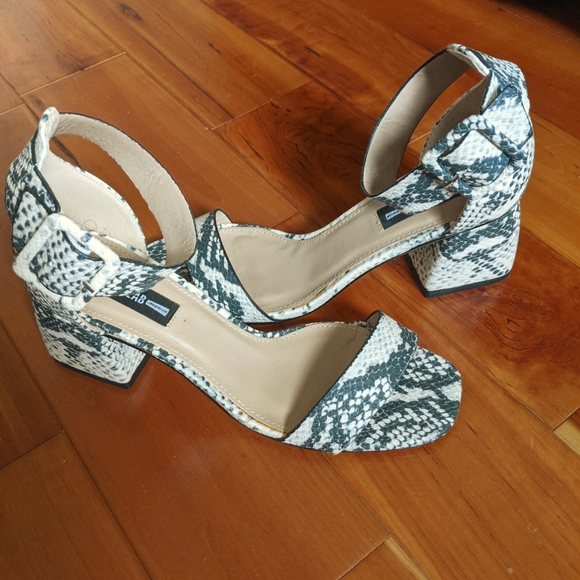 Sandals - Picture 1 of 4